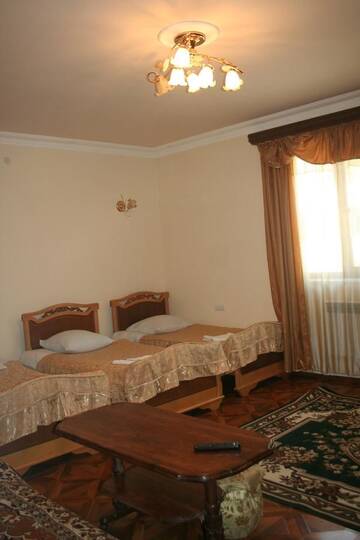 Фото номера Классический трехместный номер Мотели Hotel Noy г. Горис 6