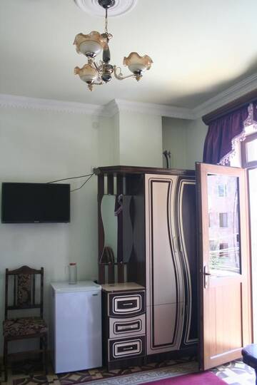 Фото номера Двухместный номер Делюкс с 2 отдельными кроватями Мотели Hotel Noy г. Горис 2