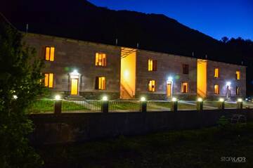 Фотографии Отель Yeghevnut Hotel г. Горис (Армения) №3 Фото Отель Yeghevnut Hotel г. Горис 3