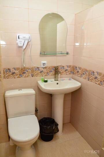 Фото номера Стандартный трехместный номер Отель Yeghevnut Hotel г. Горис 2