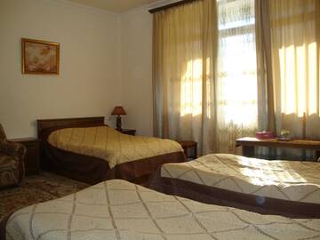 Фото номера Трехместный номер Отель Hotel MIRA г. Горис 4