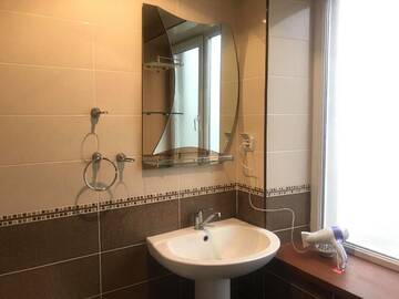 Фото номера Большой двухместный номер с 1 кроватью Хостелы Goris Downtown Hostel г. Горис 5