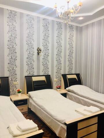Фото номера Стандартный трехместный номер Отель Har-Mar Hotel г. Горис 5
