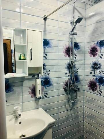 Фото номера Стандартный трехместный номер Отель Har-Mar Hotel г. Горис 2