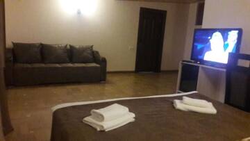 Фото номера Трехместный номер с ванной Отель Rubin Hotel г. Горис 18