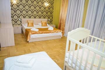 Фото номера Классический четырехместный номер Отель Rubin Hotel г. Горис 6