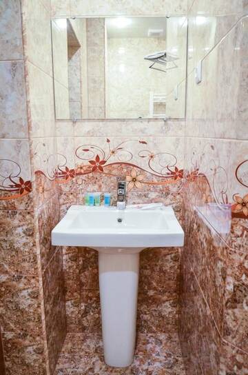 Фото номера Большой двухместный номер с 1 кроватью Отель Rubin Hotel г. Горис 4