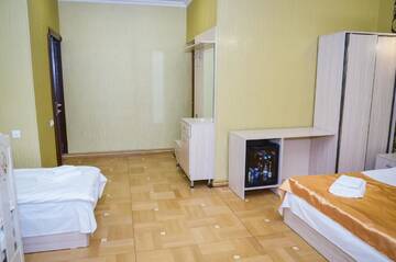 Фото номера Классический четырехместный номер Отель Rubin Hotel г. Горис 5