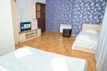 Фото номера Трехместный номер Отель Rubin Hotel г. Горис 2