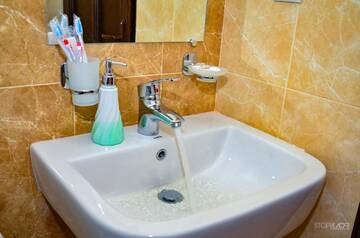 Фото номера Семейный номер с балконом Отель ASOUR HOTEL г. Горис 11