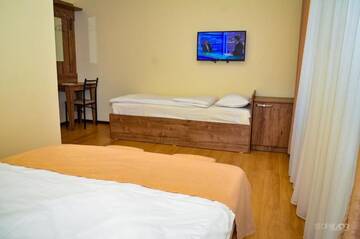 Фото номера Семейный номер с балконом Отель ASOUR HOTEL г. Горис 14