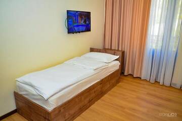 Фото номера Семейный номер с балконом Отель ASOUR HOTEL г. Горис 15