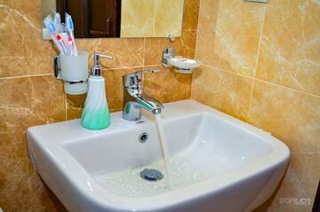 Фото номера Семейный номер с балконом Отель ASOUR HOTEL г. Горис 3