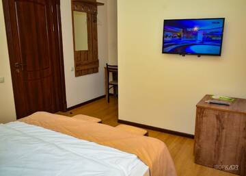 Фото номера Двухместный номер с 1 кроватью и балконом Отель ASOUR HOTEL г. Горис 6