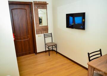 Фото номера Двухместный номер с 1 кроватью и балконом Отель ASOUR HOTEL г. Горис 8