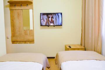 Фото номера Просторный двухместный номер с 2 отдельными кроватями Отель ASOUR HOTEL г. Горис 13
