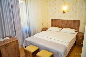Фото номера Двухместный номер с 1 кроватью, вид на сад Отель ASOUR HOTEL г. Горис 5