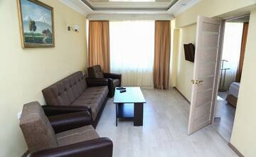 Фото номера Суперлюкс с кроватью размера &quot;queen-size&quot; Отель Goris Hotel г. Горис 3