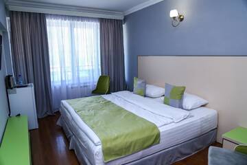 Фото номера Двухместный номер Делюкс с 1 кроватью Отель Goris Hotel г. Горис 3