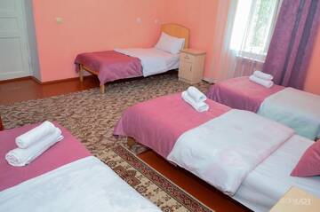 Фото номера Трехместный номер с видом на горы Мотели Narek B&amp;B г. Горис 3