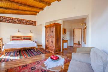 Фото номера Люкс с балконом Отель Hotel Mirhav г. Горис 16