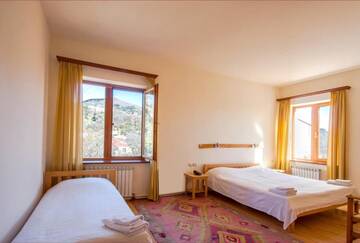 Фото номера Трехместный номер с видом на горы Отель Hotel Mirhav г. Горис 21