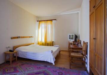 Фото номера Трехместный номер с видом на горы Отель Hotel Mirhav г. Горис 18
