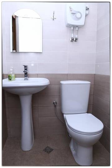 Фото номера Четырехместный номер &quot;Комфорт&quot; Гостевой дом Hayi Tun Guest House г. Горис 7