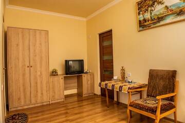 Фото номера Четырехместный номер &quot;Комфорт&quot; Гостевой дом Hayi Tun Guest House г. Горис 4