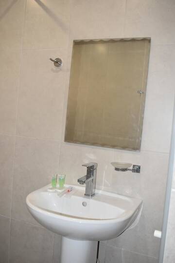 Фото номера Стандартный четырехместный номер Гостевой дом Hayi Tun Guest House г. Горис 5