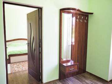 Фото номера Семейный номер с балконом Мини-отель Kirch Hotel &amp; Restaurant г. Горис 6