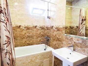 Фото номера Четырехместный номер с видом на горы Мини-отель Kirch Hotel &amp; Restaurant г. Горис 5