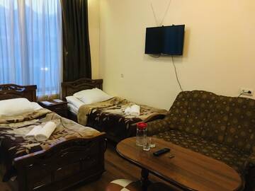 Фото номера Классический четырехместный номер Гостевой дом Van Hotel Goris г. Горис 3