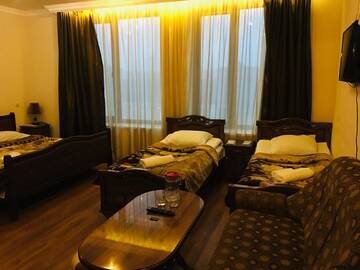Фото номера Классический четырехместный номер Гостевой дом Van Hotel Goris г. Горис 4