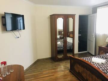 Фото номера Представительский трехместный номер Гостевой дом Van Hotel Goris г. Горис 3